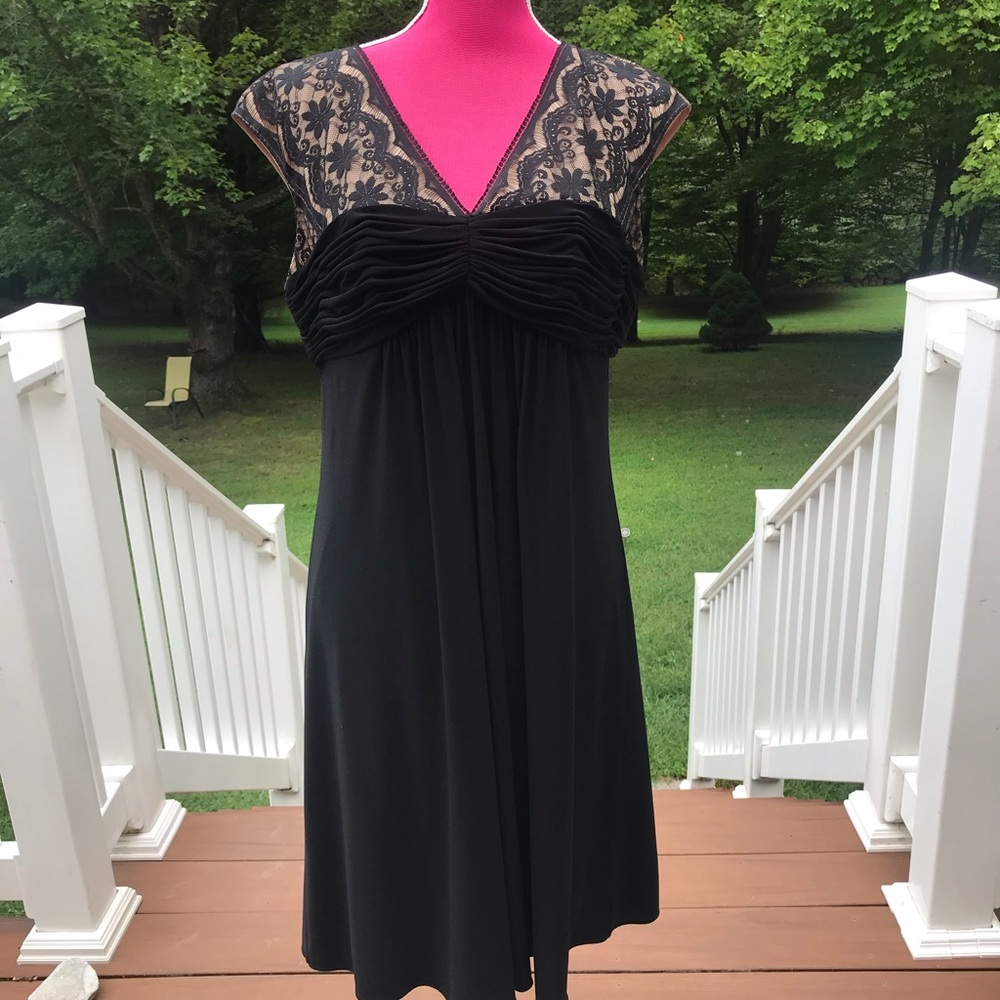Adrianna Papell black lace cocktail dress SZ 16